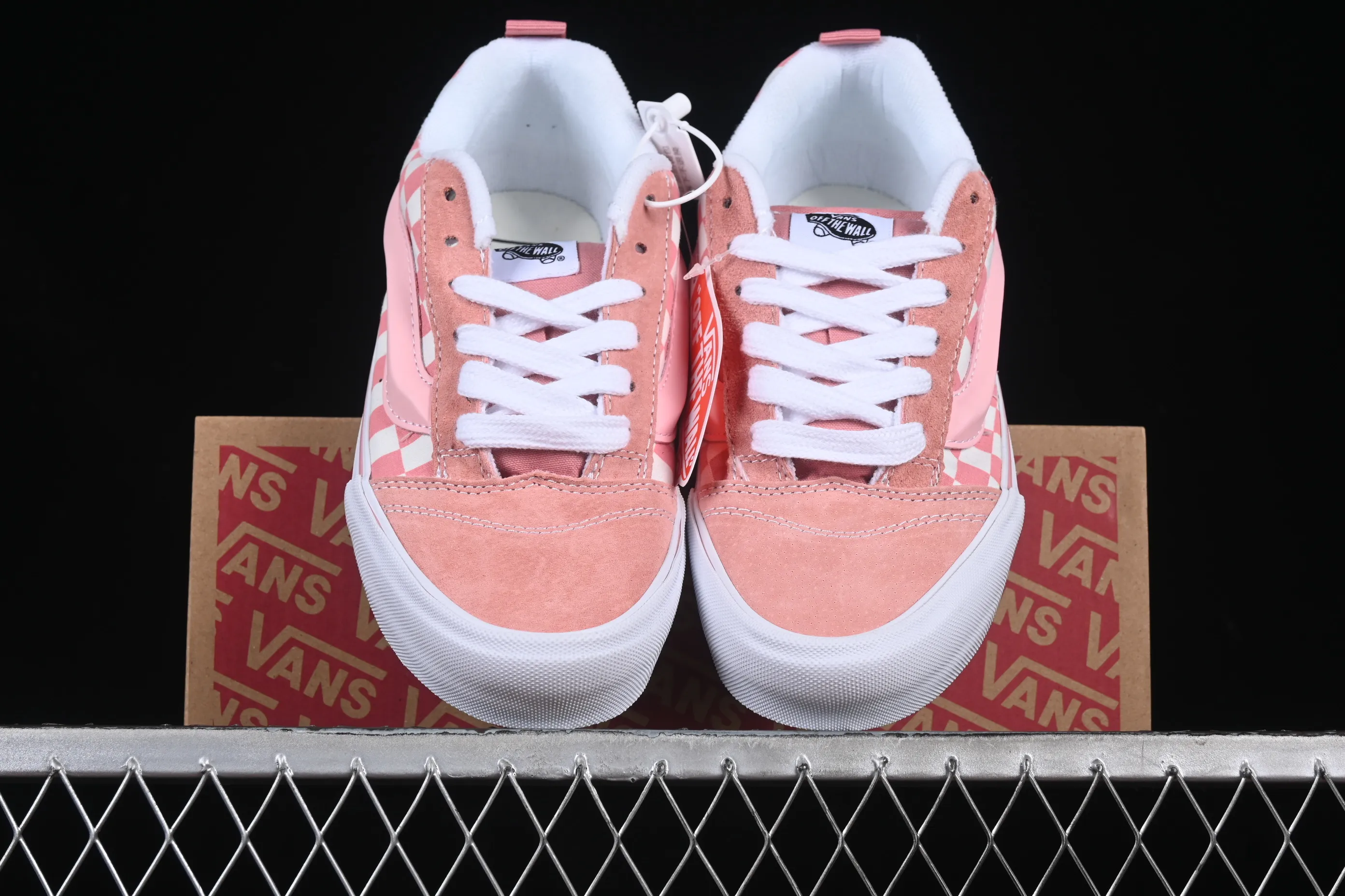 All categories Vans Vans series Vans Low Vans low-top Vans Knu Skool girly pink plaid comfortable and fashionable non-slip wear-resistant low-top casual bread shoes VN0009QCREV